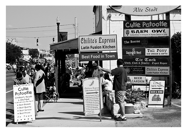 Black and White Boerne Texas Parade Vendors